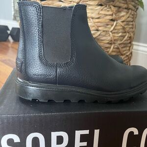 Sorel Youth Madson chelsea waterproof boots.size 1